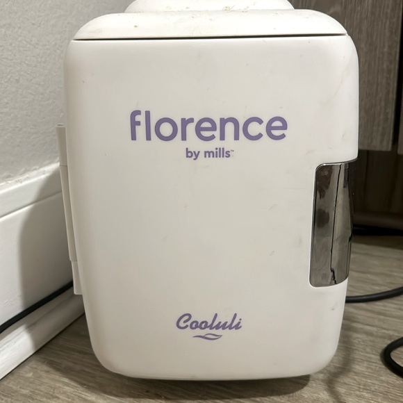 Florence by Mills Skincare Fridge - Picture 1 of 3